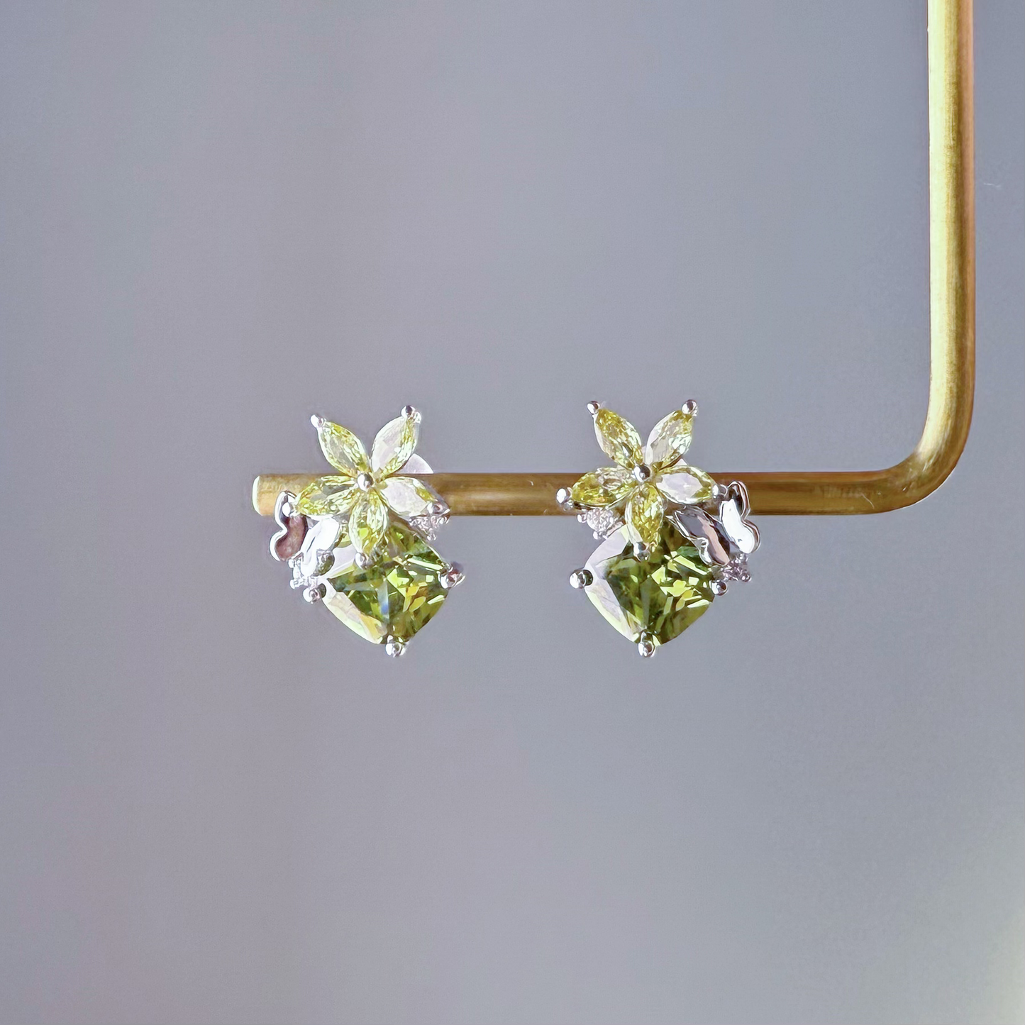 Olive Green Crystal Flower Stud Earrings-Ninaouity