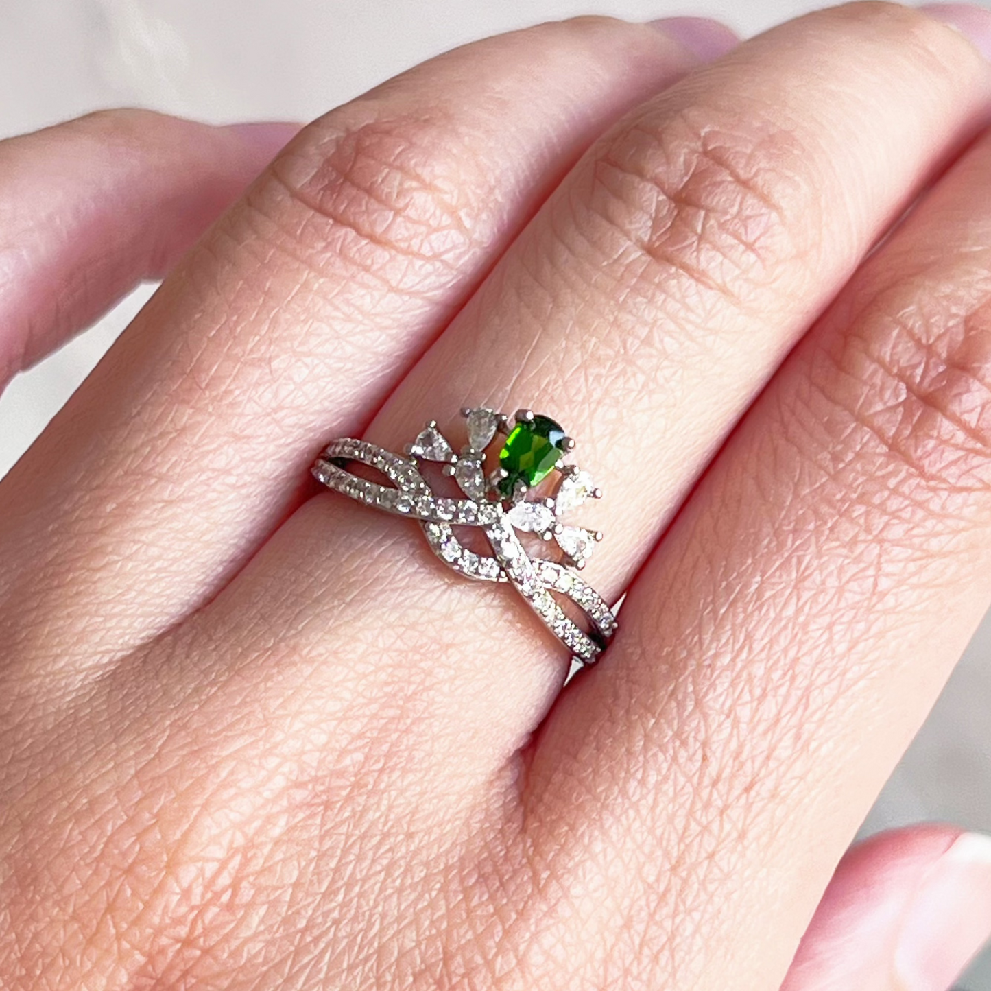 Emerald Green Diopside Crystal Pear Cut Sterling Silver Ring-Ninaouity