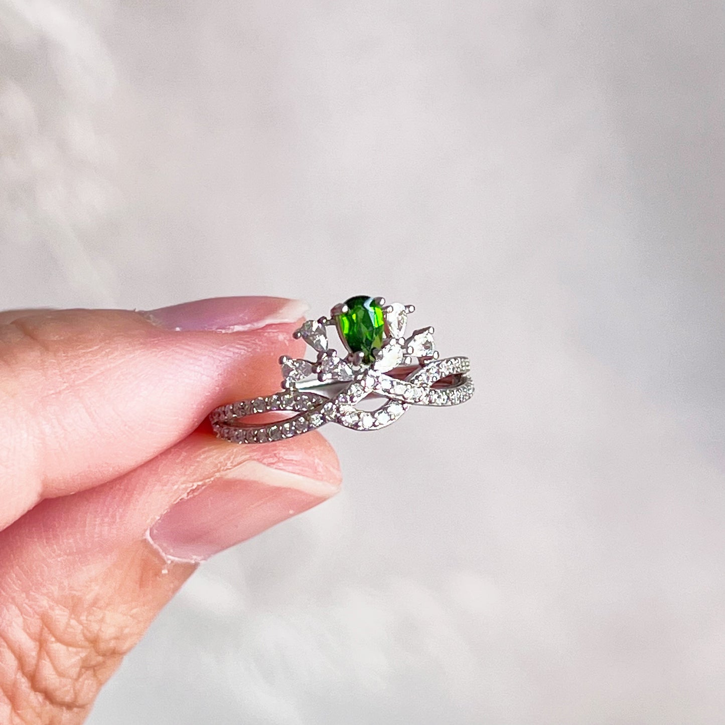 Emerald Green Diopside Crystal Pear Cut Sterling Silver Ring-Ninaouity