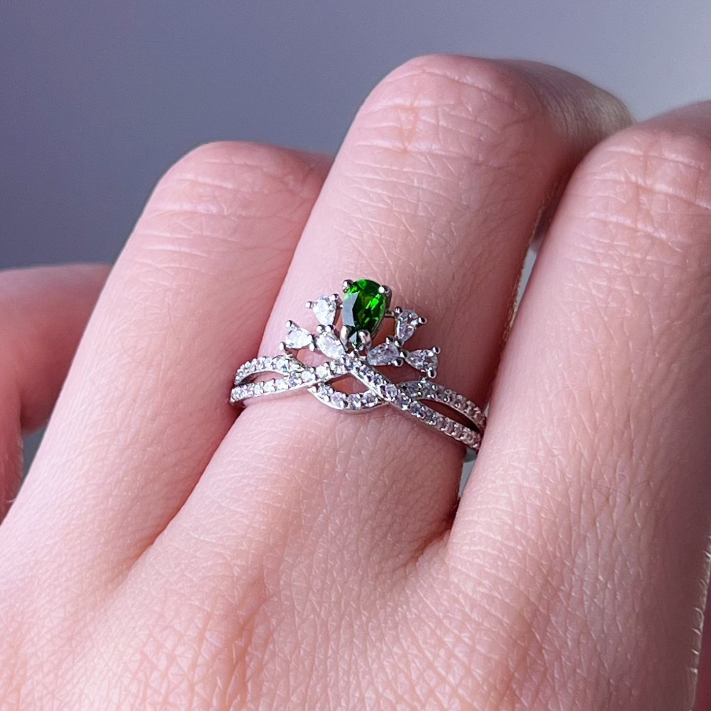 Emerald Green Diopside Crystal Pear Cut Sterling Silver Ring-Ninaouity