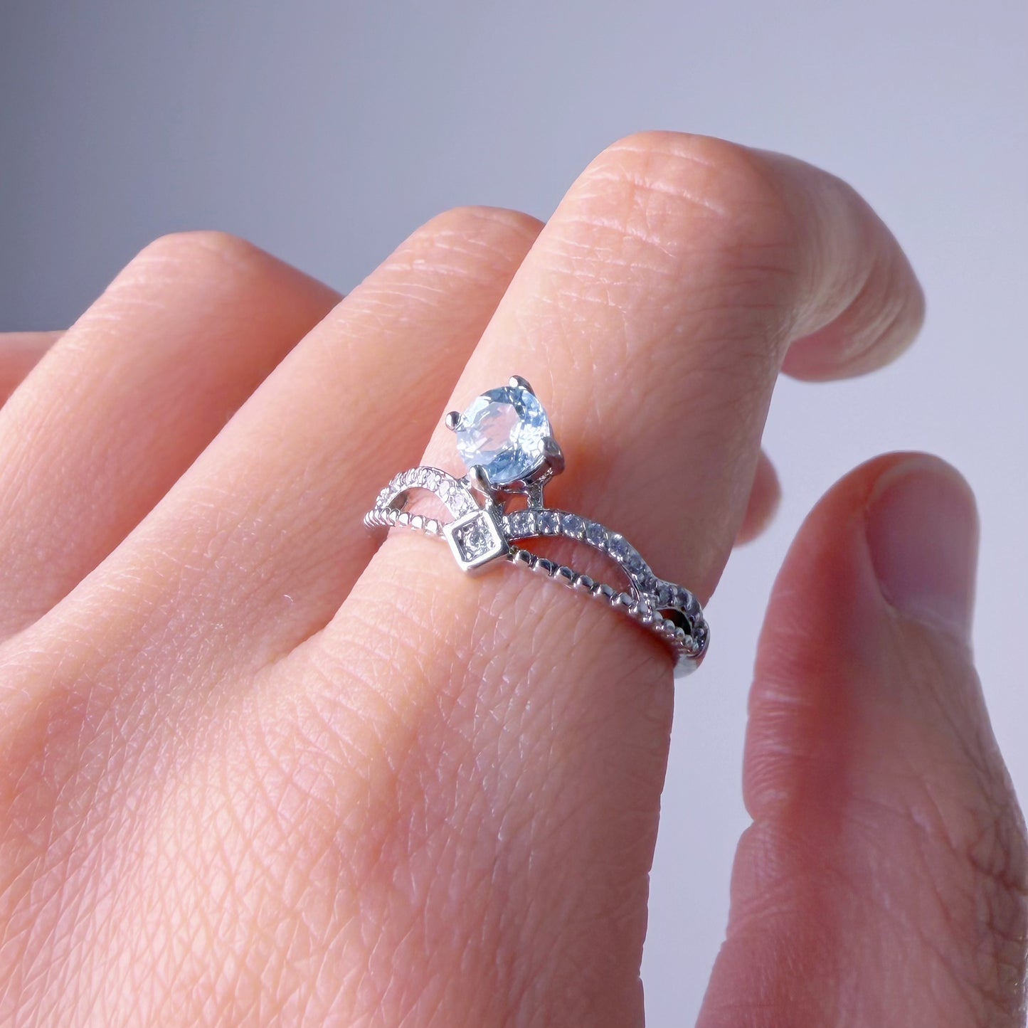 Quartzberry - Sky Blue Topaz Round Cut Faceted Gemstone Crystal Crown Silver Ring - One-of-a-kind