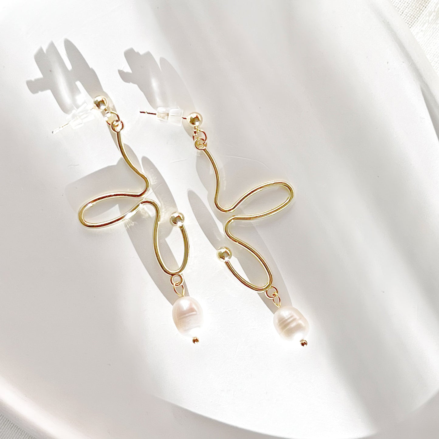 Abstract Flower and Pearl Drop Earrings-Ninaouity