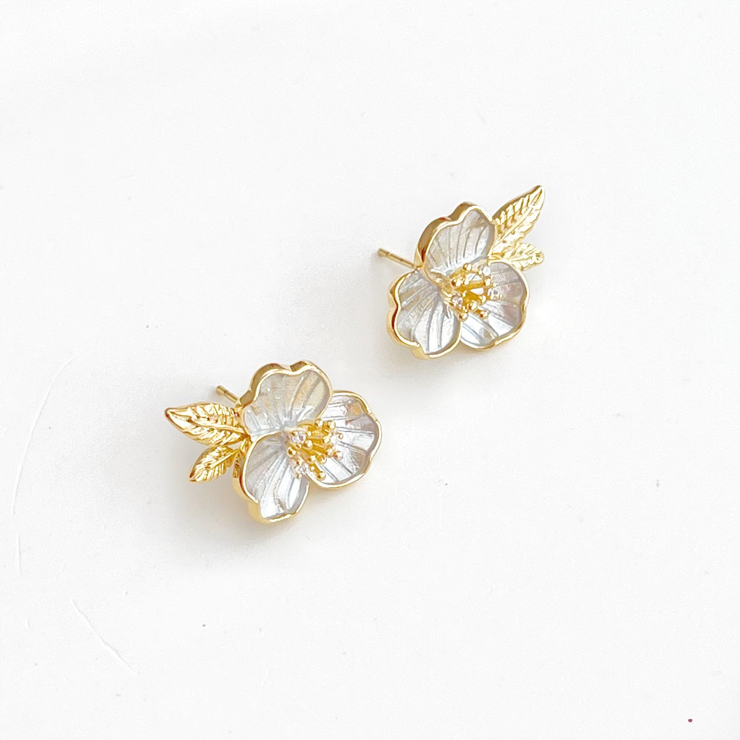 Great White Trillium Flower Earrings-Ninaouity