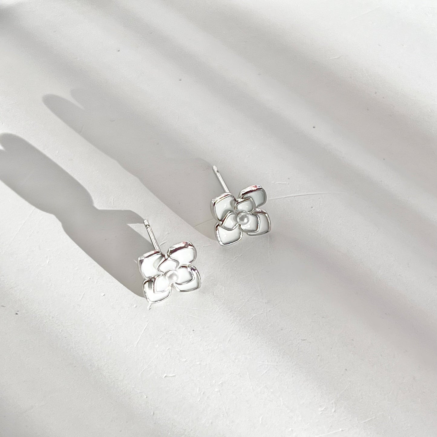 Little White Flower Stud Earrings-Ninaouity
