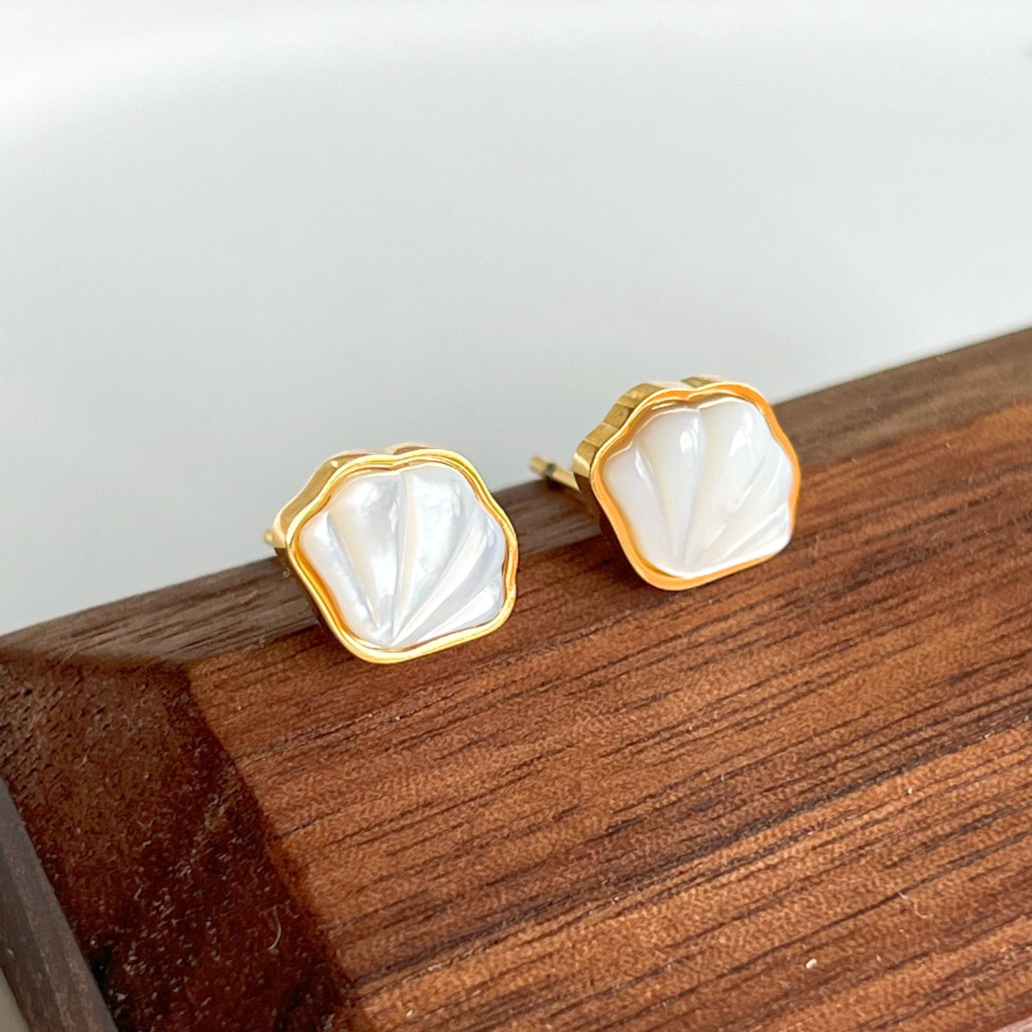 Natural Seashell Stud Earrings-Ninaouity