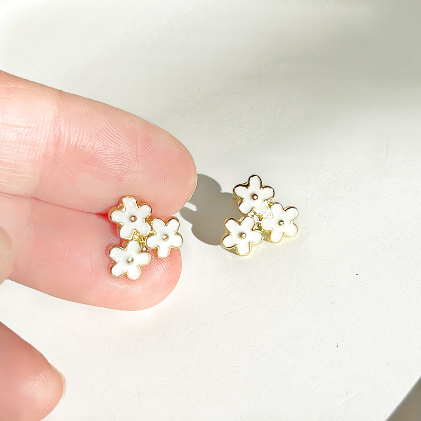 Three White Flowers Stud Earrings-Ninaouity