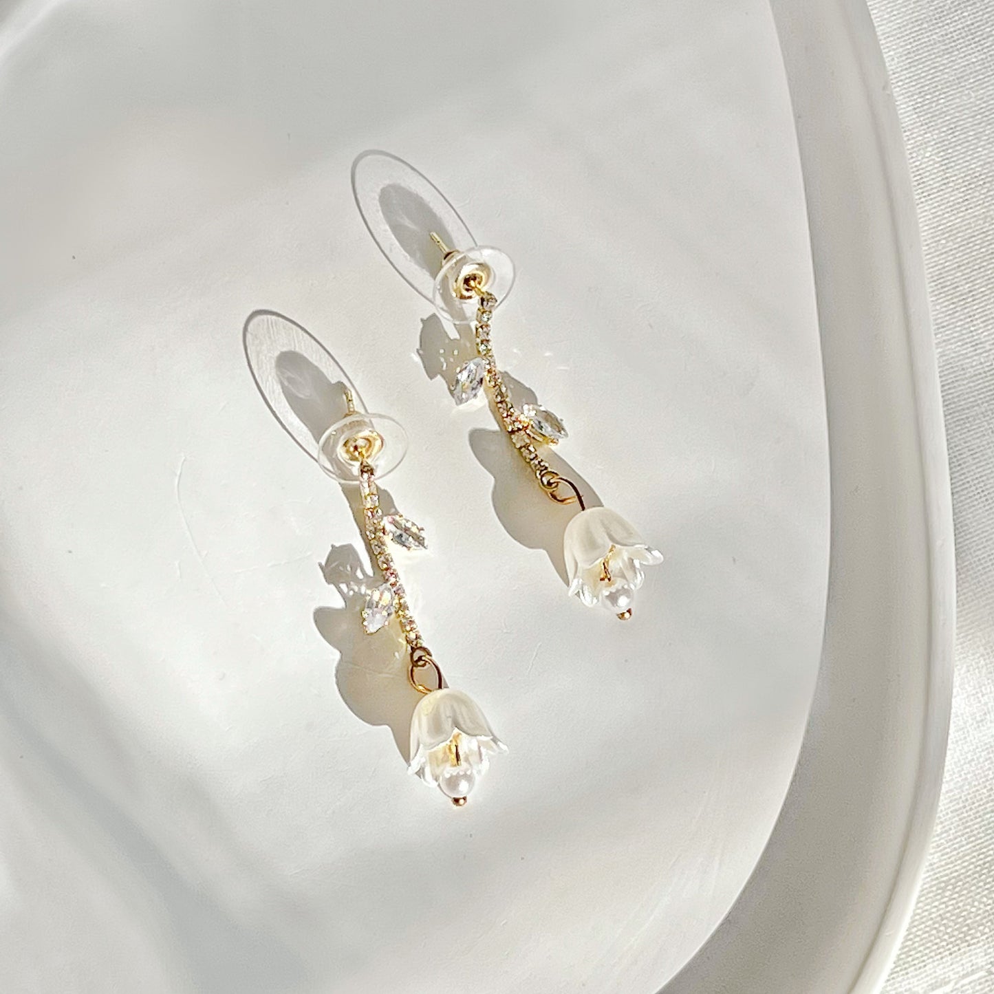 White Tulip Flowers Drop Earrings-Ninaouity