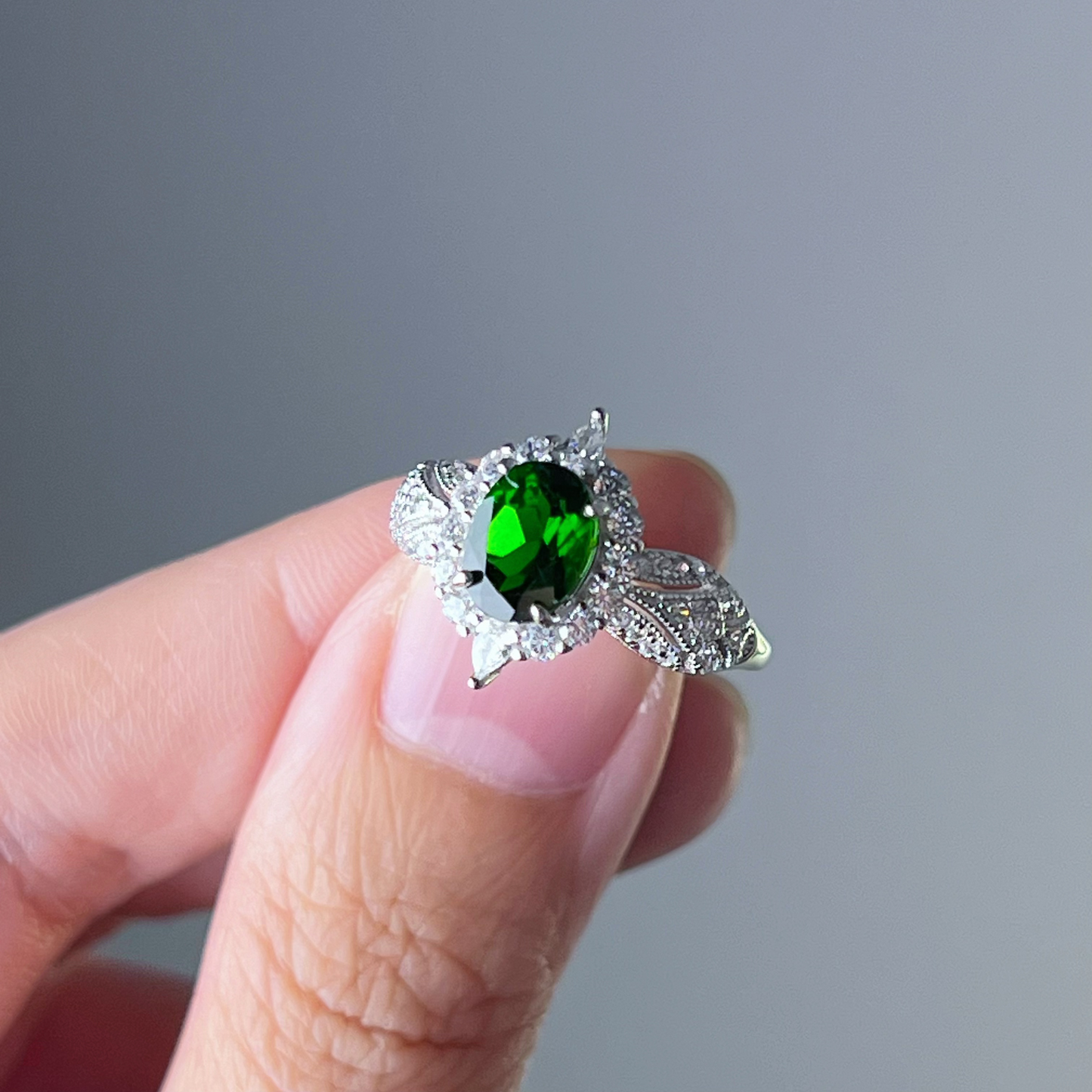 Emerald Green Diopside Oval Brilliant Cut Ring-Ninaouity