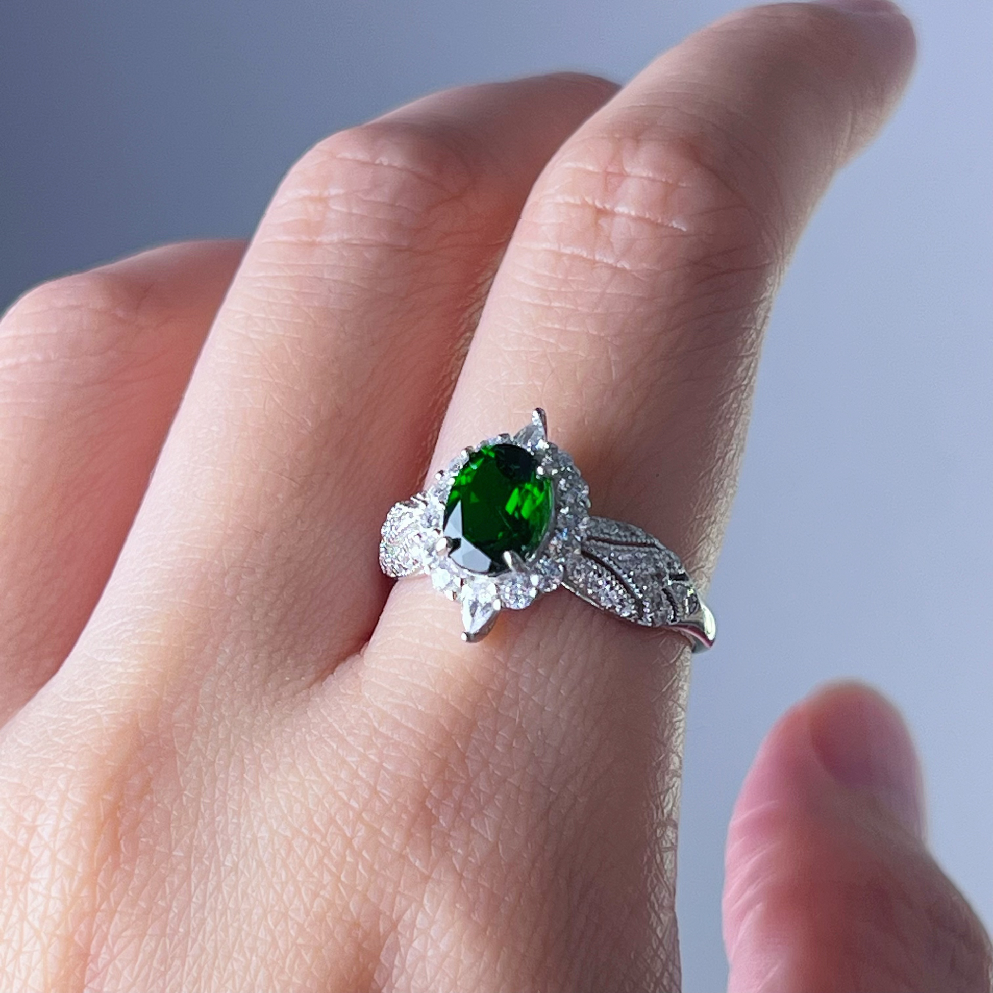 Emerald Green Diopside Oval Brilliant Cut Ring-Ninaouity