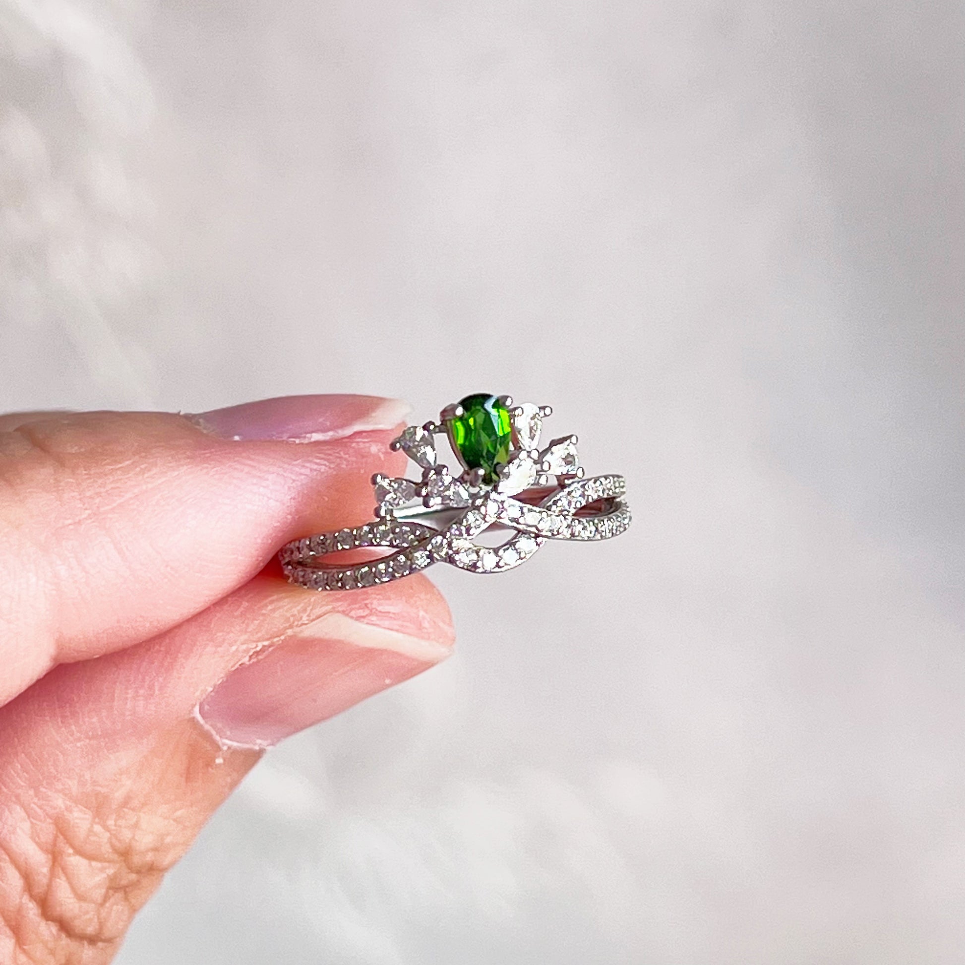 Emerald Green Diopside Crystal Pear Cut Sterling Silver Ring-Ninaouity