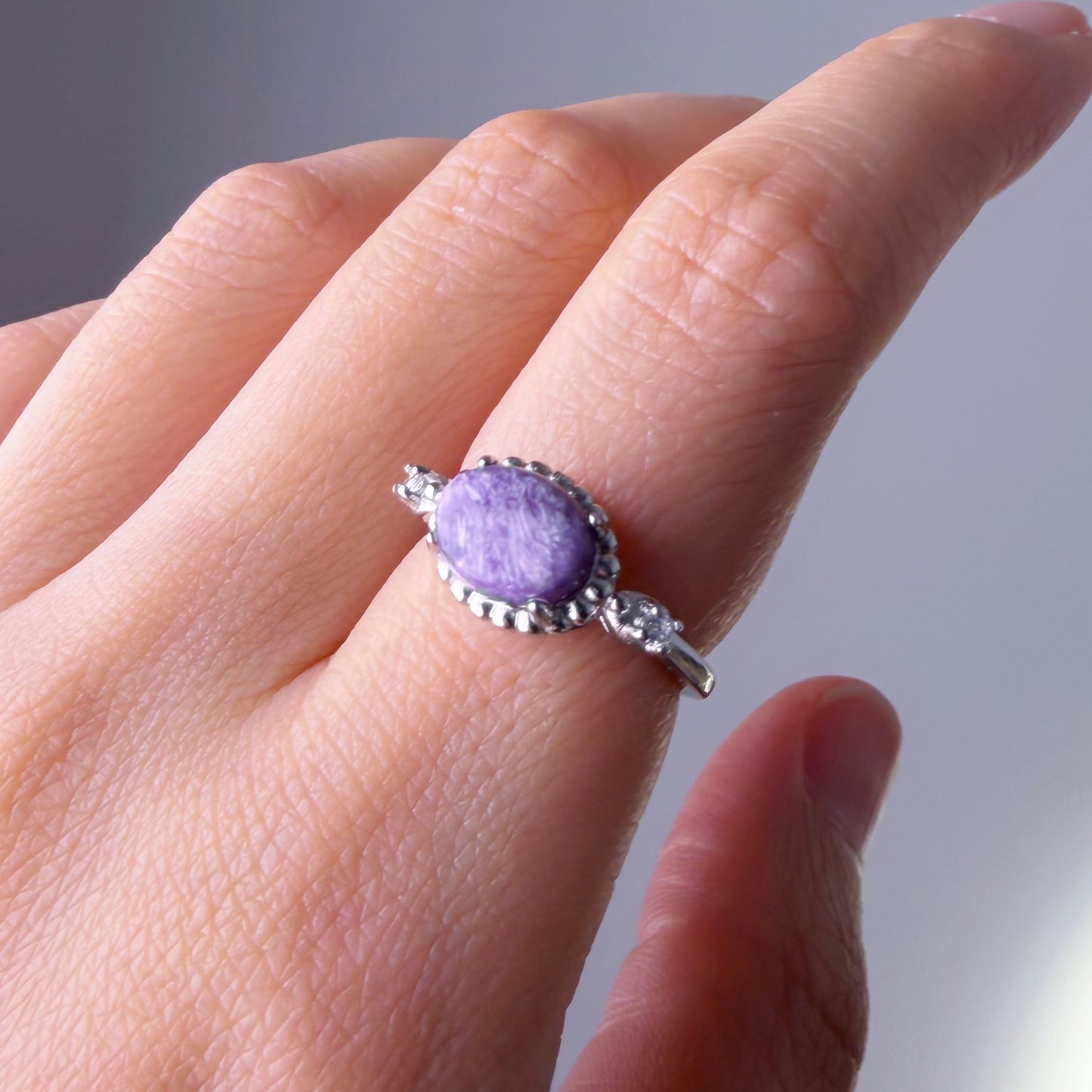 Quartzberry - Natural Purple Charoite Oval Cut Crystal Silver Ring - One-of-a-kind