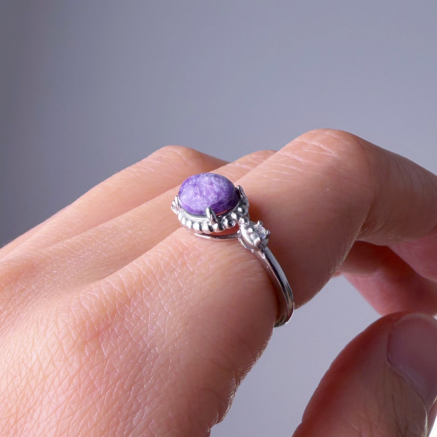 Quartzberry - Natural Purple Charoite Oval Cut Crystal Silver Ring - One-of-a-kind
