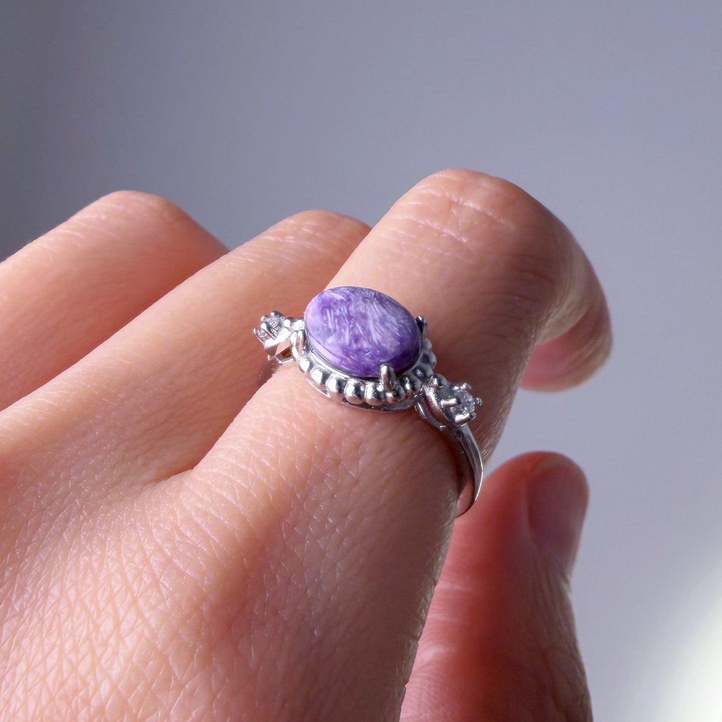 Quartzberry - Natural Purple Charoite Oval Cut Crystal Silver Ring - One-of-a-kind