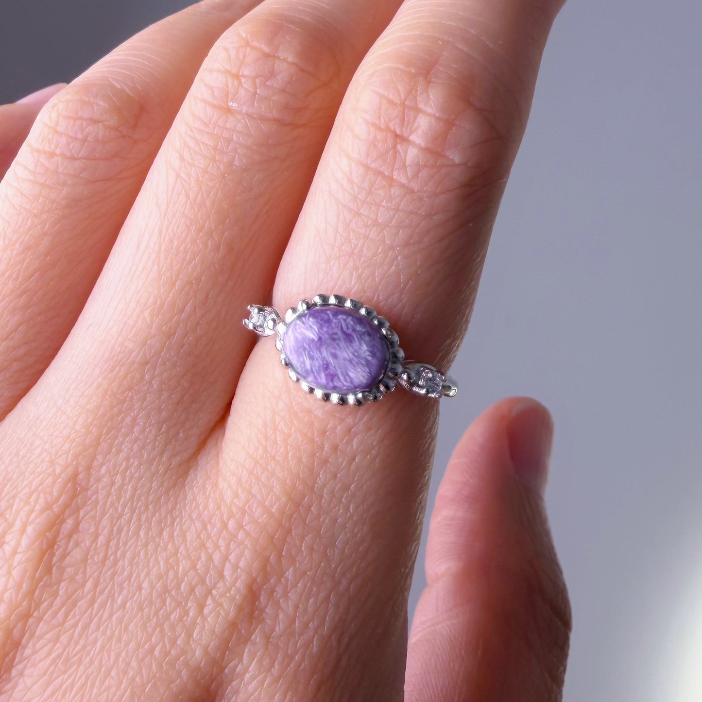 Quartzberry - Natural Purple Charoite Oval Cut Crystal Silver Ring - One-of-a-kind