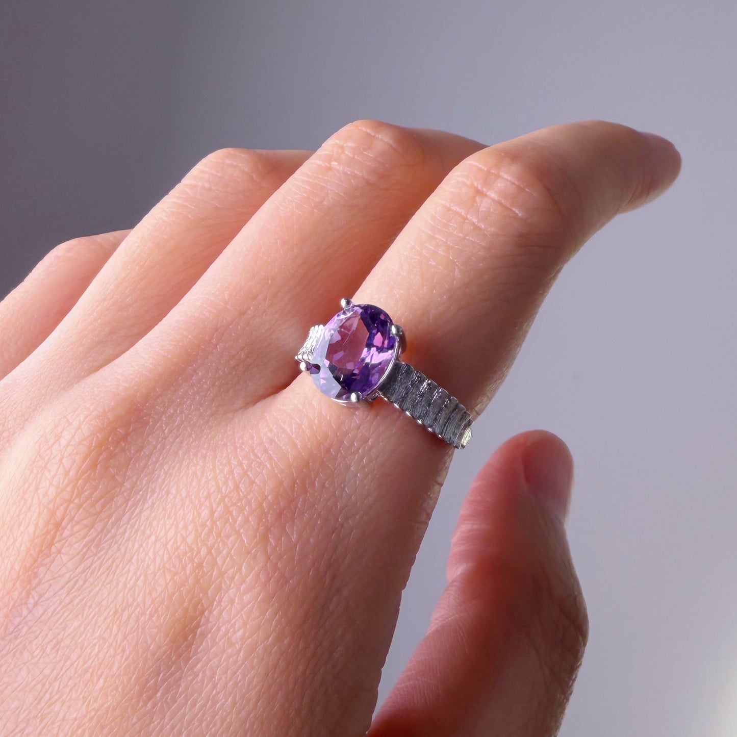 Quartzberry - Natural Amethyst Oval Cut Faceted Gemstone Crystal Silver Ring - One-of-a-kind