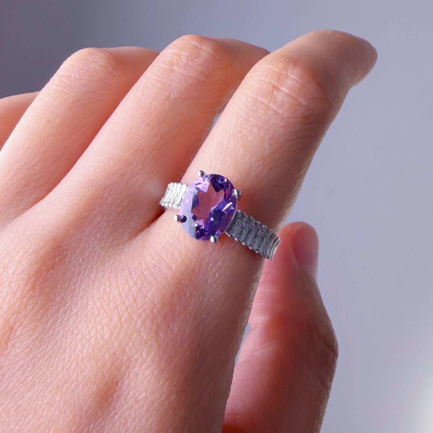 Quartzberry - Natural Amethyst Oval Cut Faceted Gemstone Crystal Silver Ring - One-of-a-kind