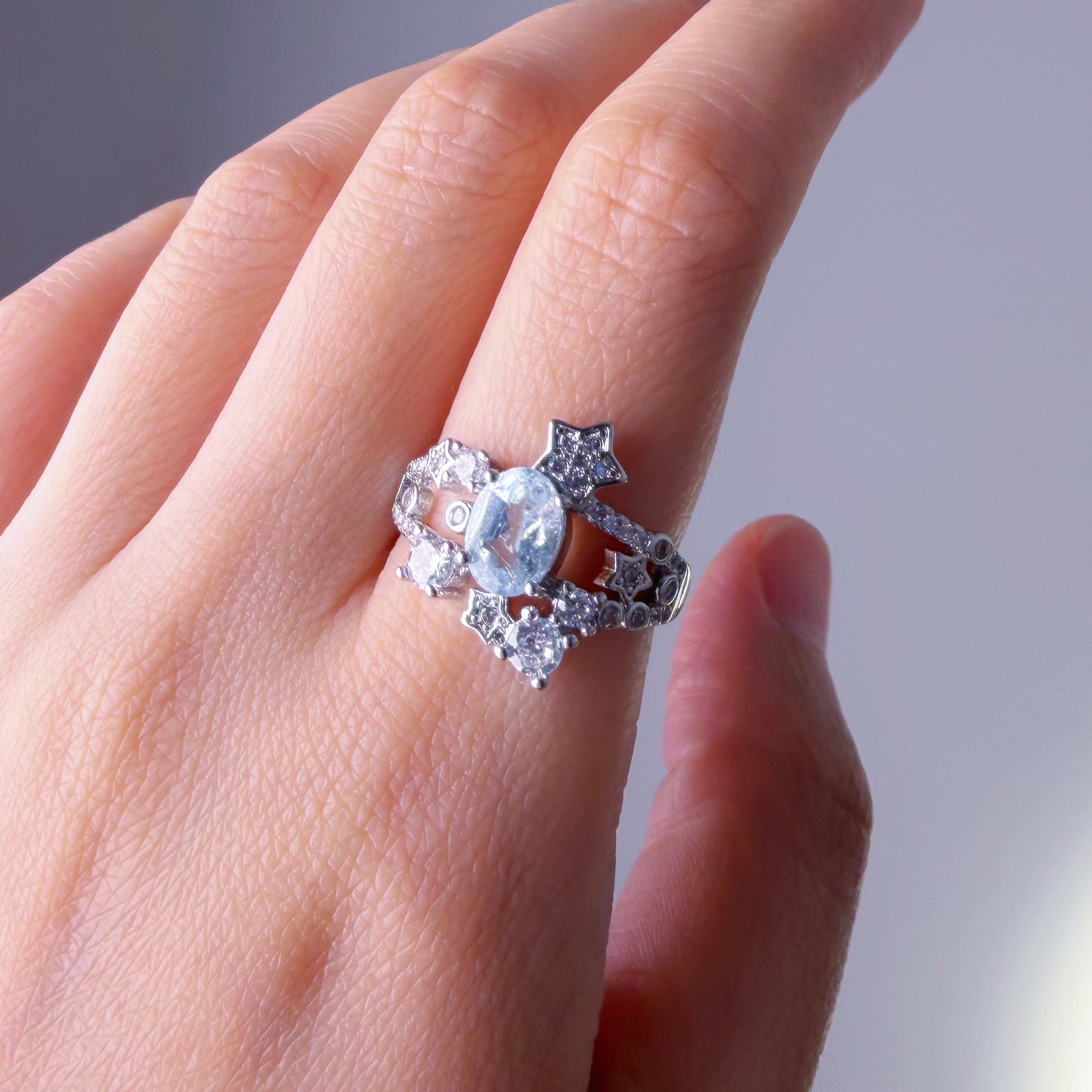 Quartzberry - Sky Blue Topaz Oval Cut Faceted Gemstone Crystal Silver Ring - One-of-a-kind