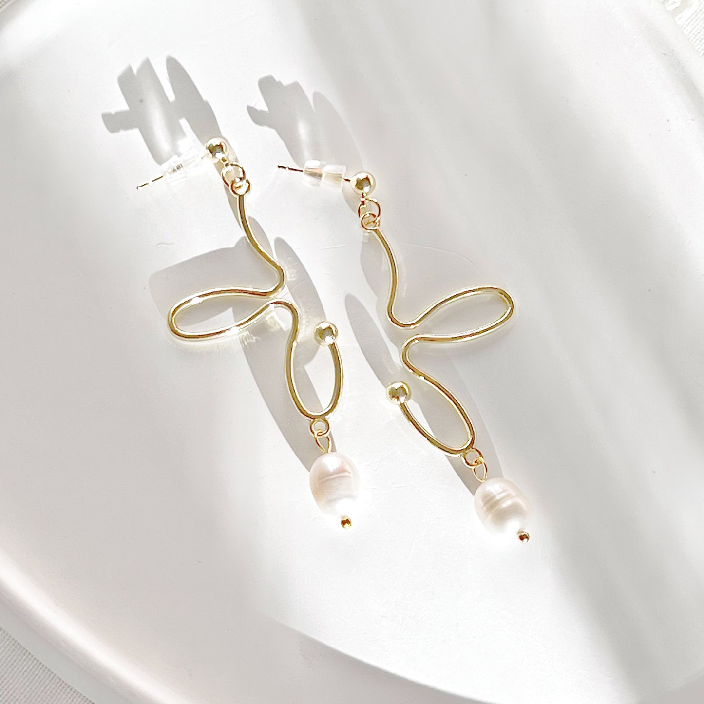 Abstract Flower and Pearl Drop Earrings-Ninaouity