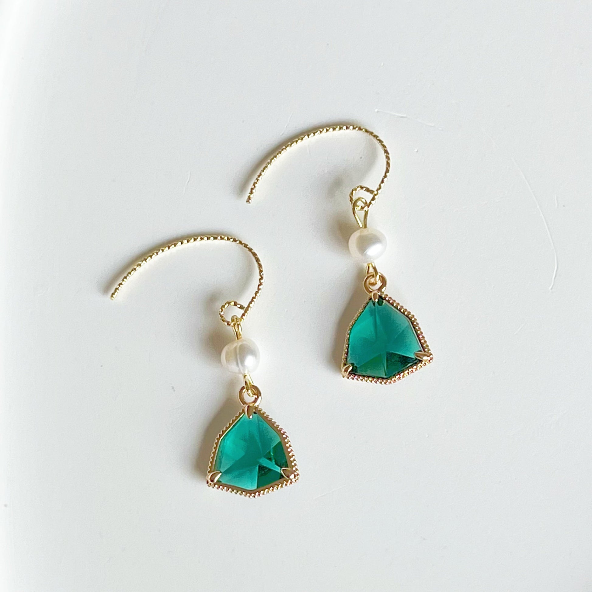 Emerald Green Crystal and Pearl Drop Earrings-Ninaouity
