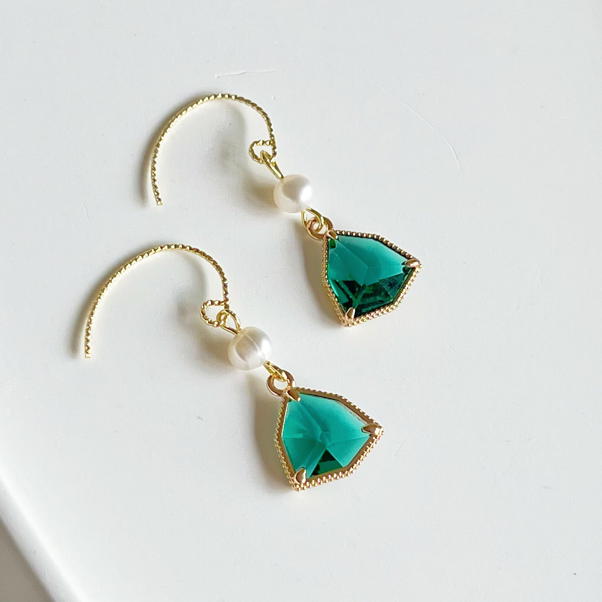 Emerald Green Crystal and Pearl Drop Earrings-Ninaouity