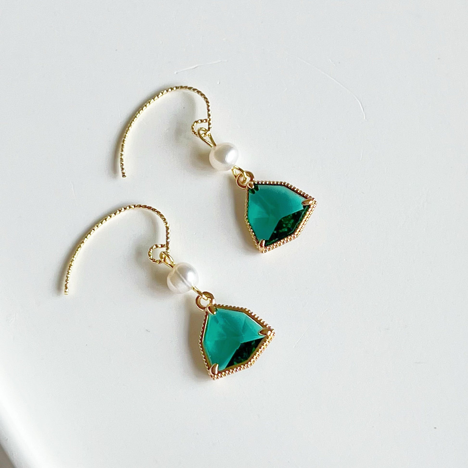 Emerald Green Crystal and Pearl Drop Earrings-Ninaouity