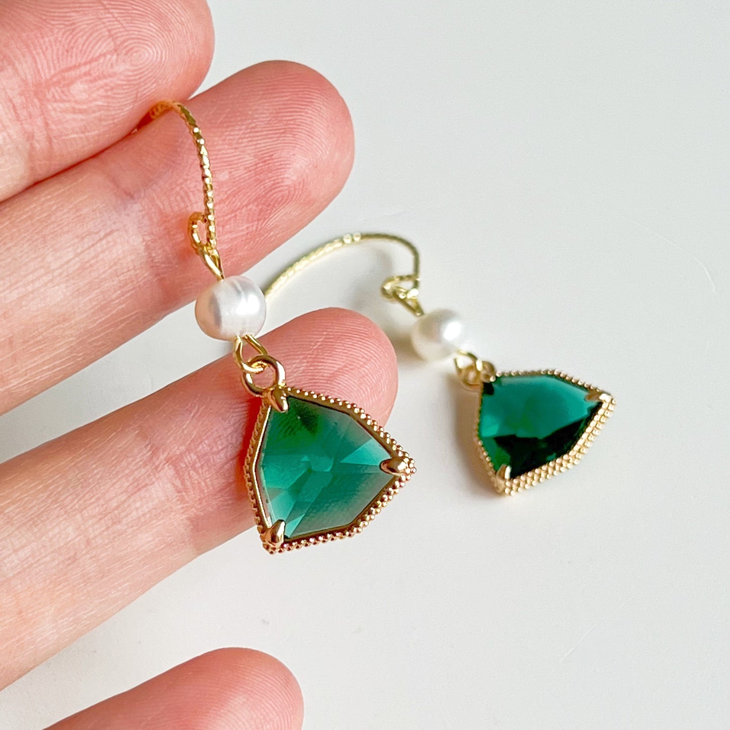 Emerald Green Crystal and Pearl Drop Earrings-Ninaouity