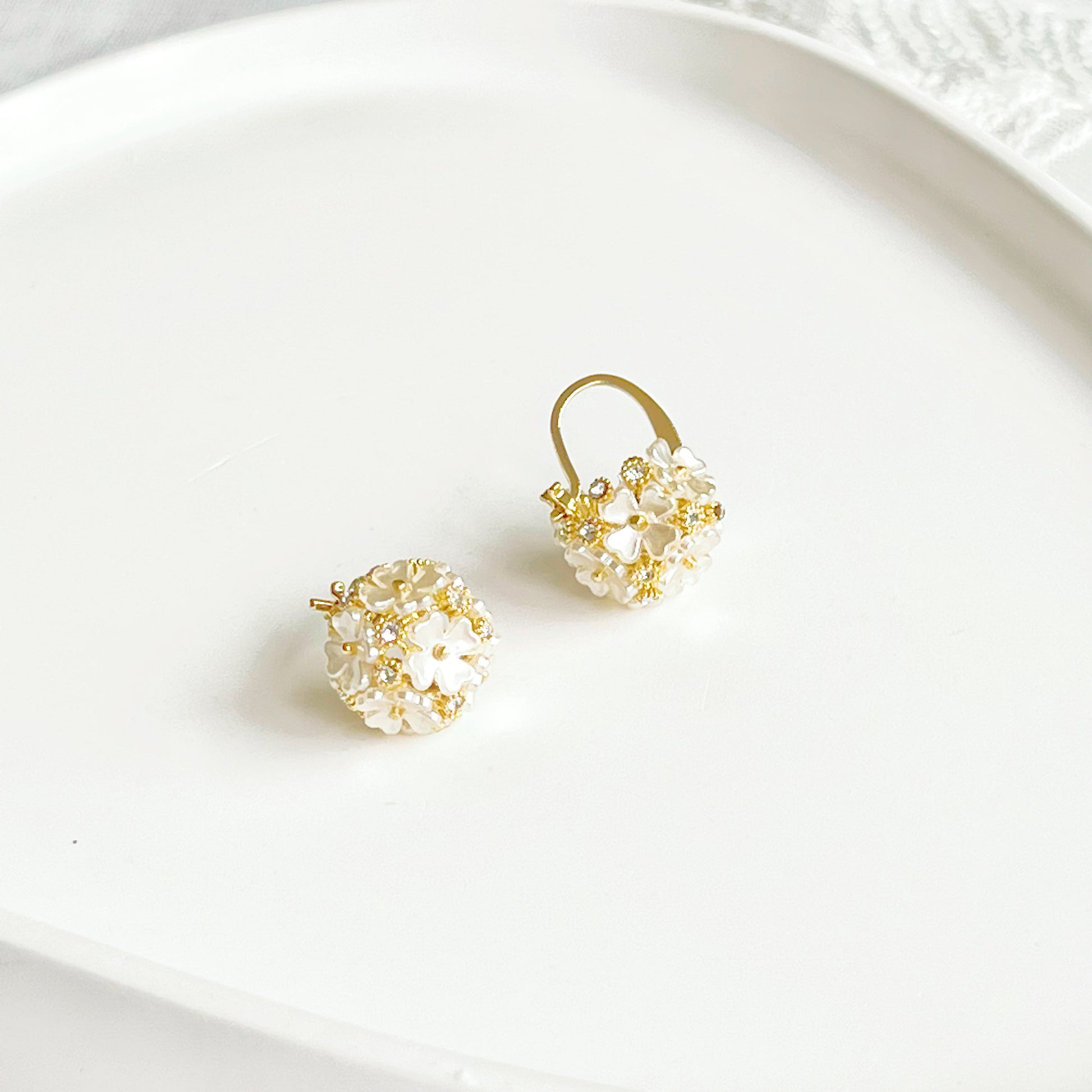 Gold Hydrangea Flower Drop Earrings-Ninaouity