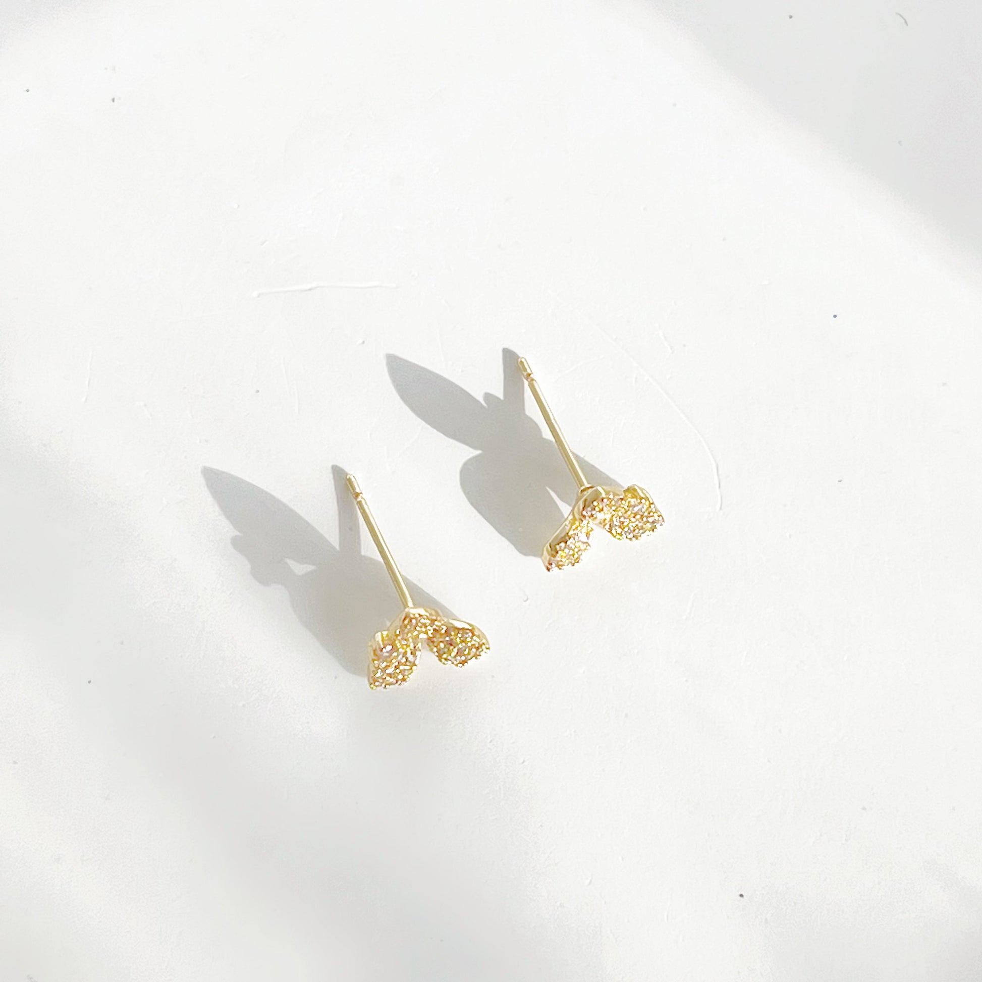 Gold Trillium Flower Stud Earrings-Ninaouity