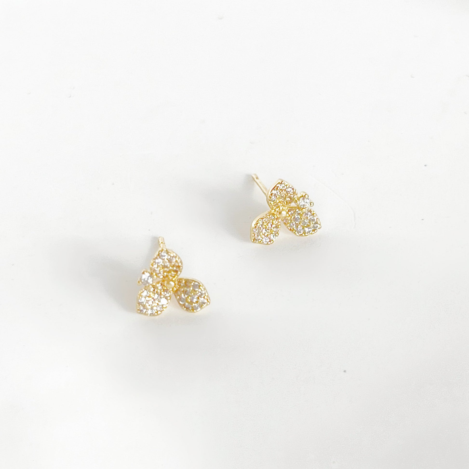 Gold Trillium Flower Stud Earrings-Ninaouity