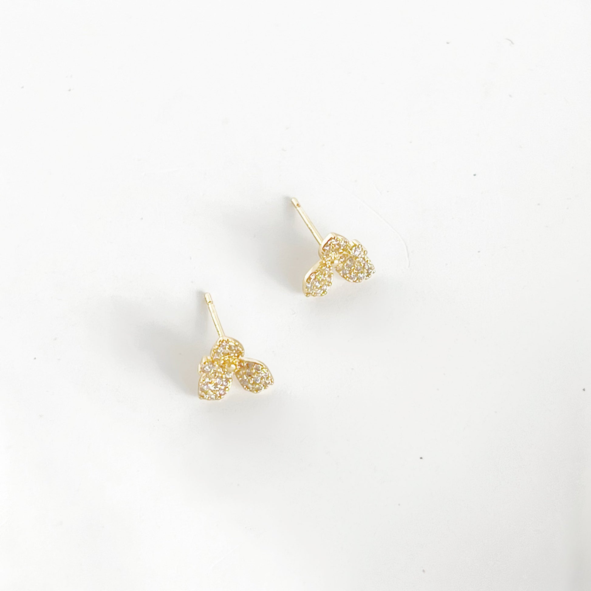 Gold Trillium Flower Stud Earrings-Ninaouity