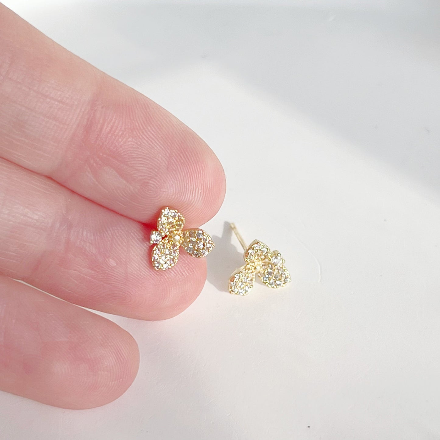 Gold Trillium Flower Stud Earrings-Ninaouity