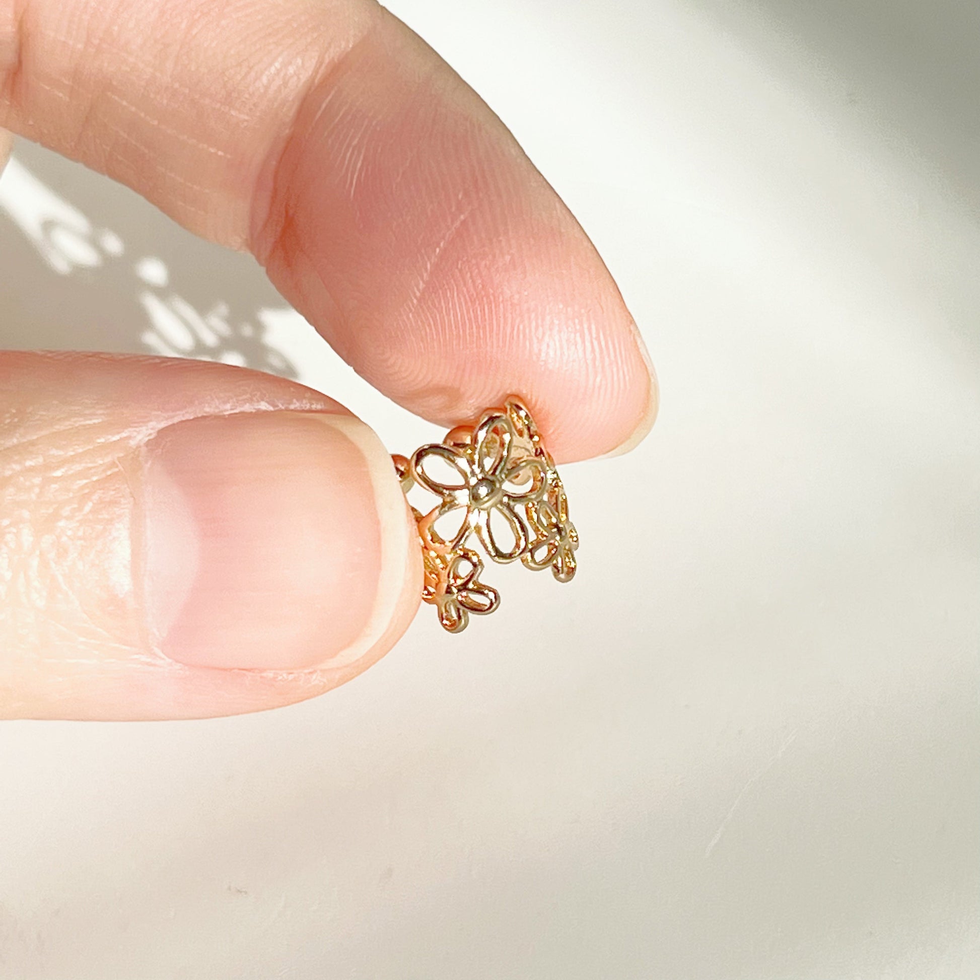 Golden Flowers Single Ear Cuff-Ninaouity