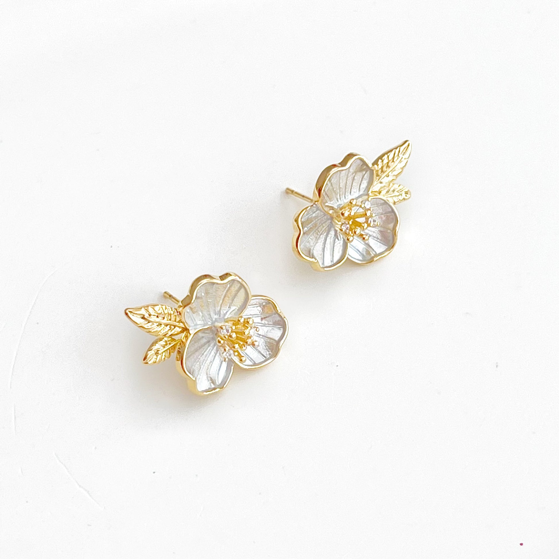 Great White Trillium Flower Earrings-Ninaouity