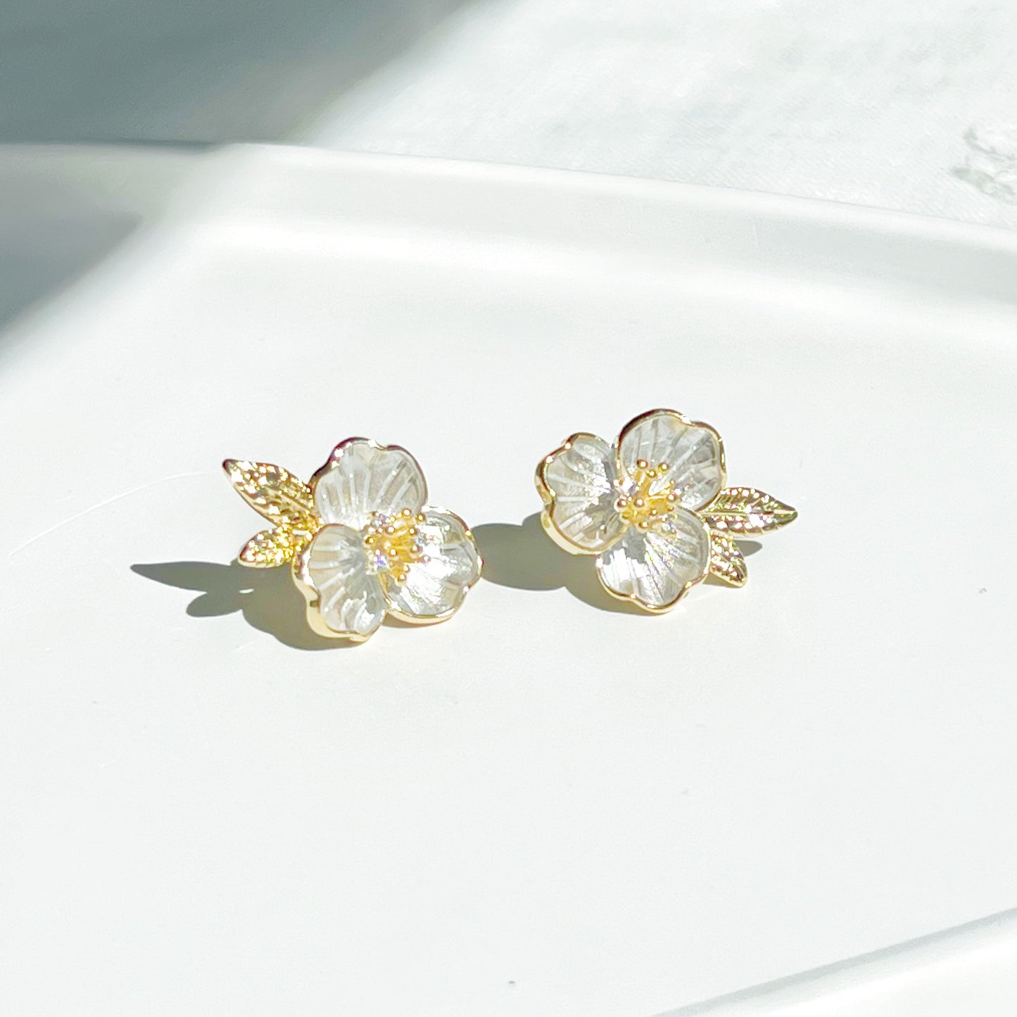 Great White Trillium Flower Earrings-Ninaouity