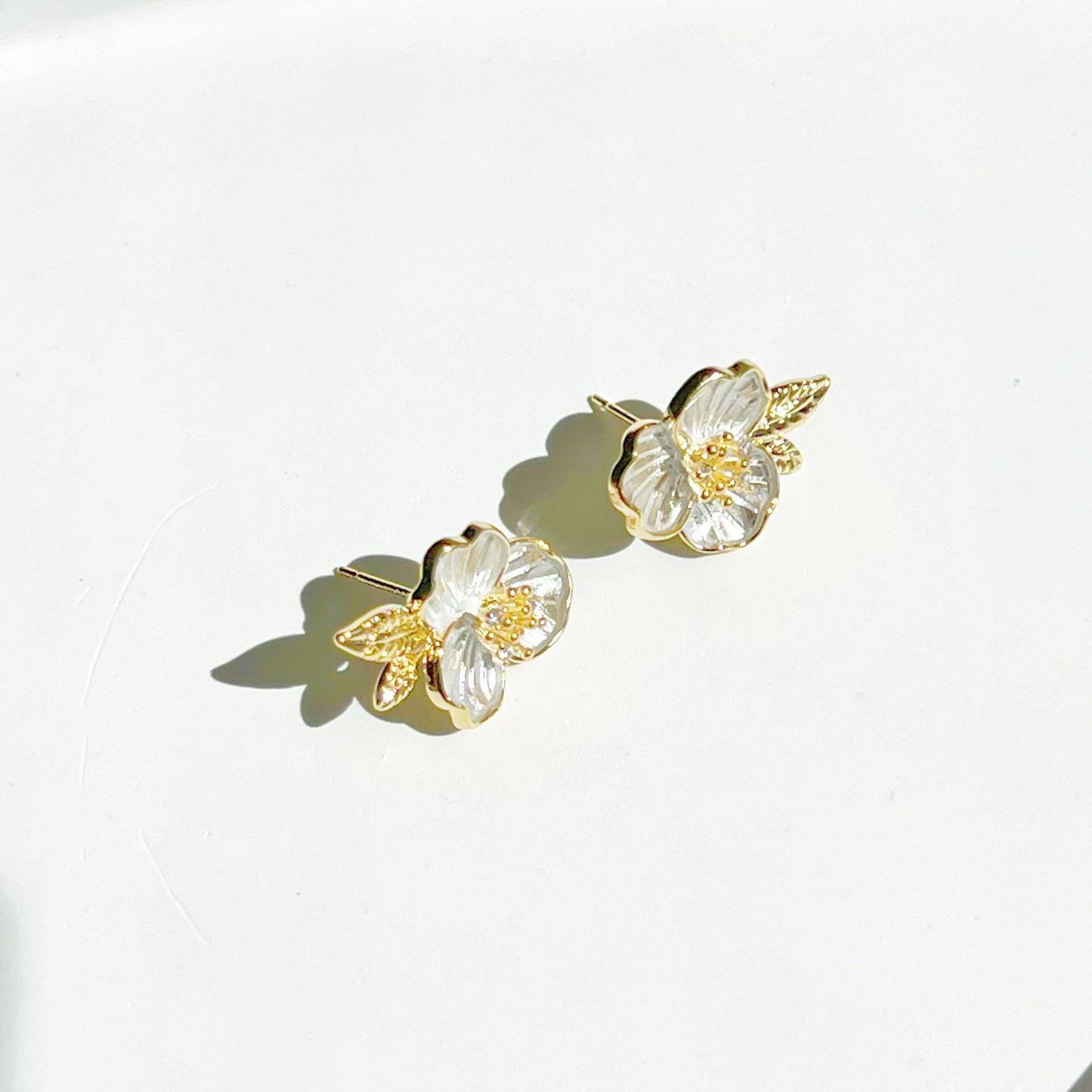 Great White Trillium Flower Earrings-Ninaouity
