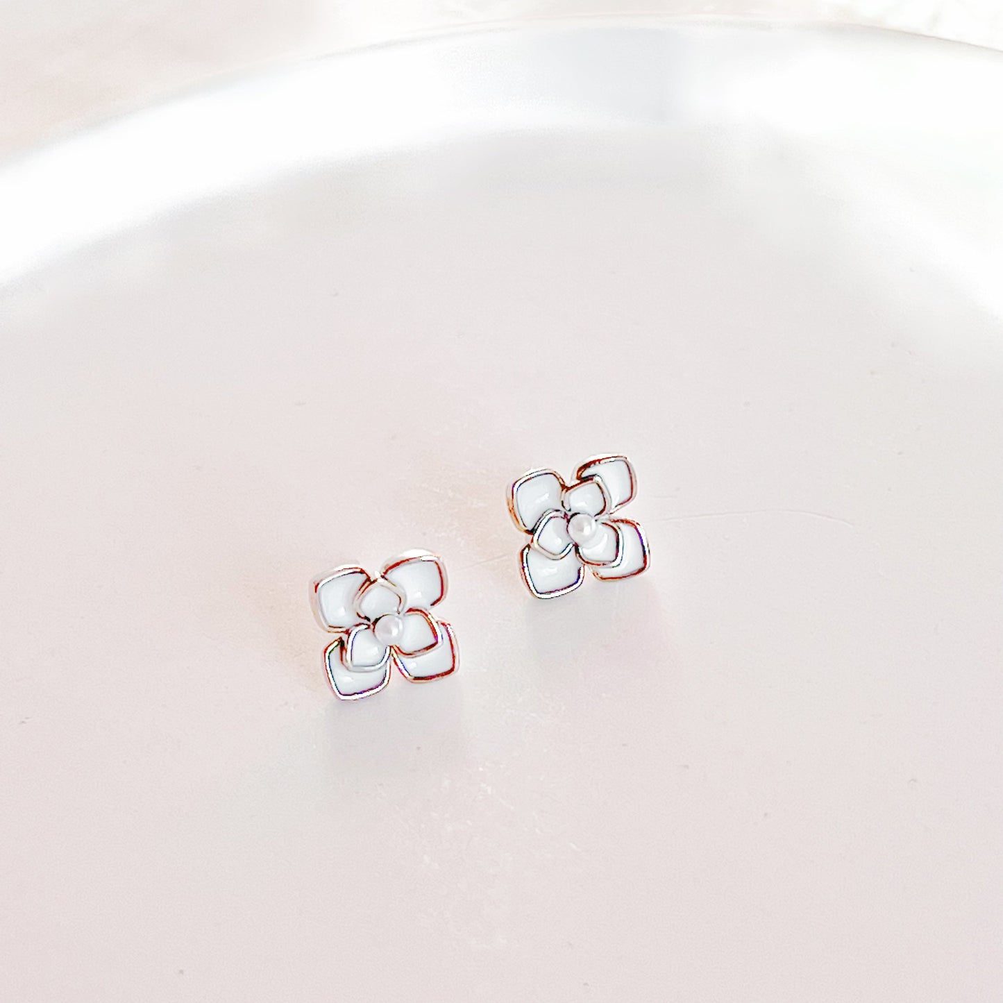 Little White Flower Stud Earrings-Ninaouity