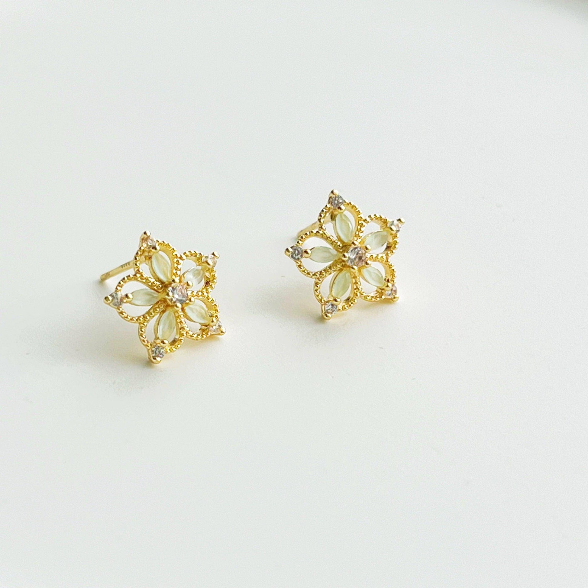 Mini Pear Flower Earrings - Tiny Size Sterling Silver Stud Earrings-Ninaouity