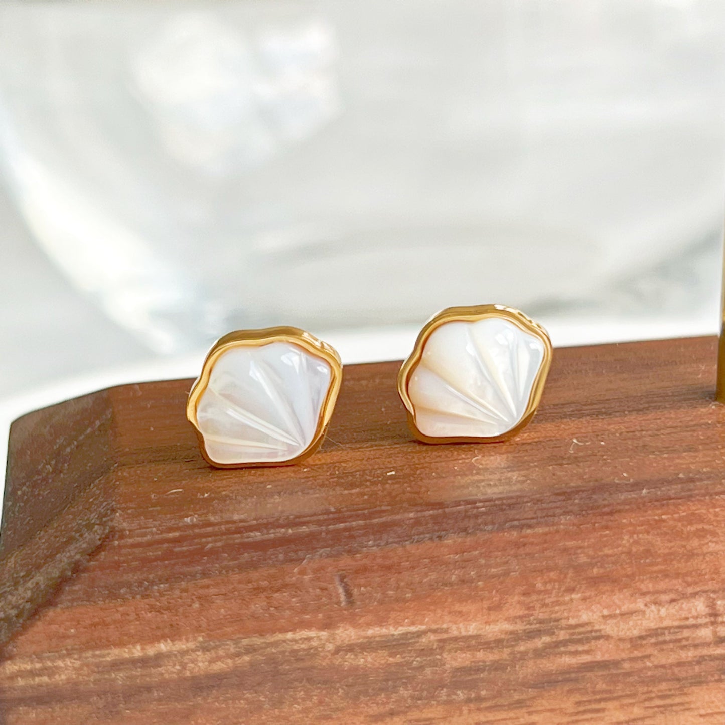 Natural Seashell Stud Earrings-Ninaouity