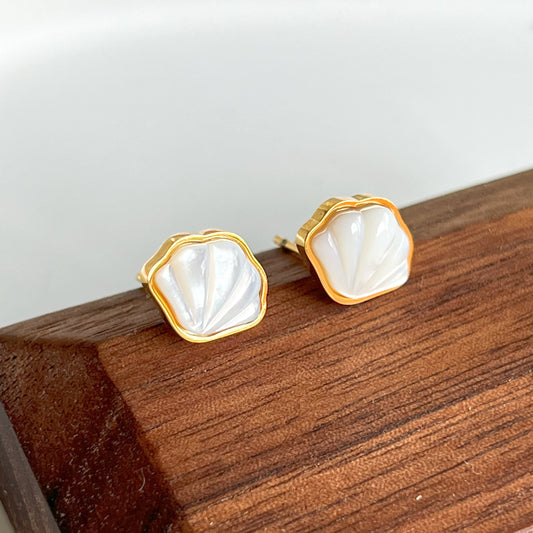 Natural Seashell Stud Earrings-Ninaouity