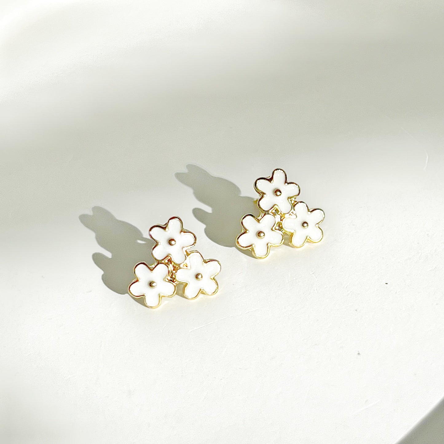 Three White Flowers Stud Earrings-Ninaouity