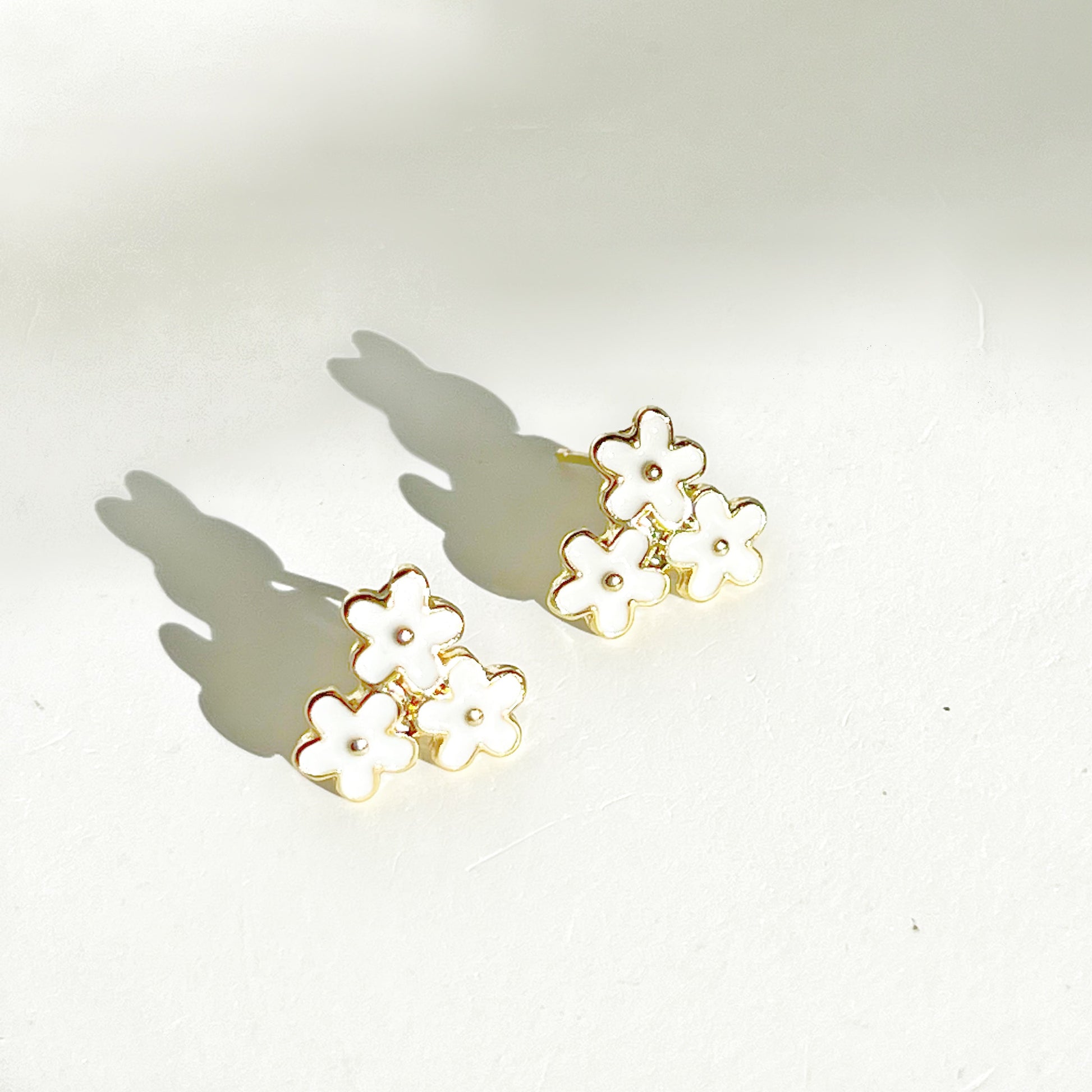 Three White Flowers Stud Earrings-Ninaouity