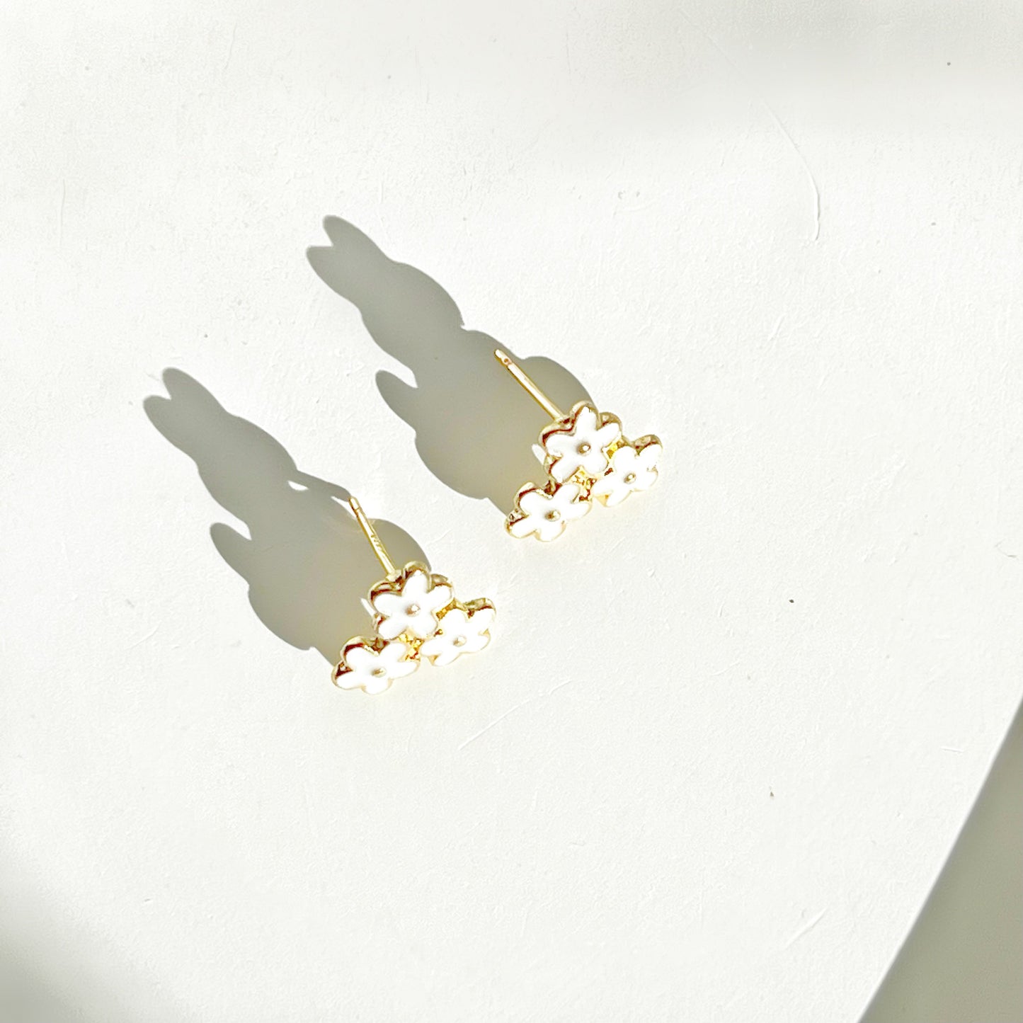 Three White Flowers Stud Earrings-Ninaouity