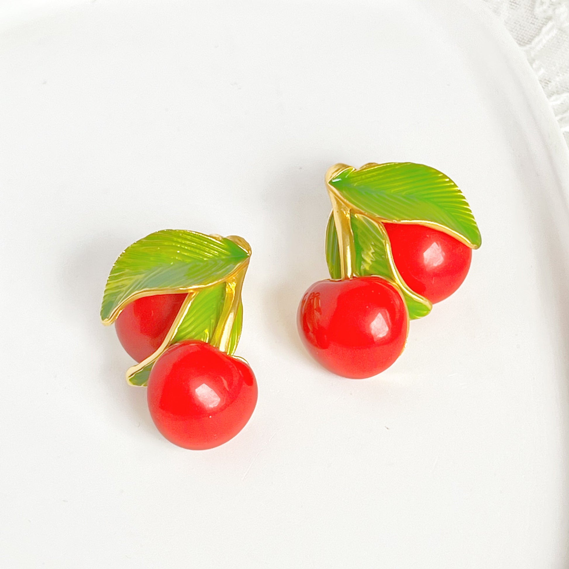 Vintage Style Red Cherry Statement Clip-on Earrings-Ninaouity