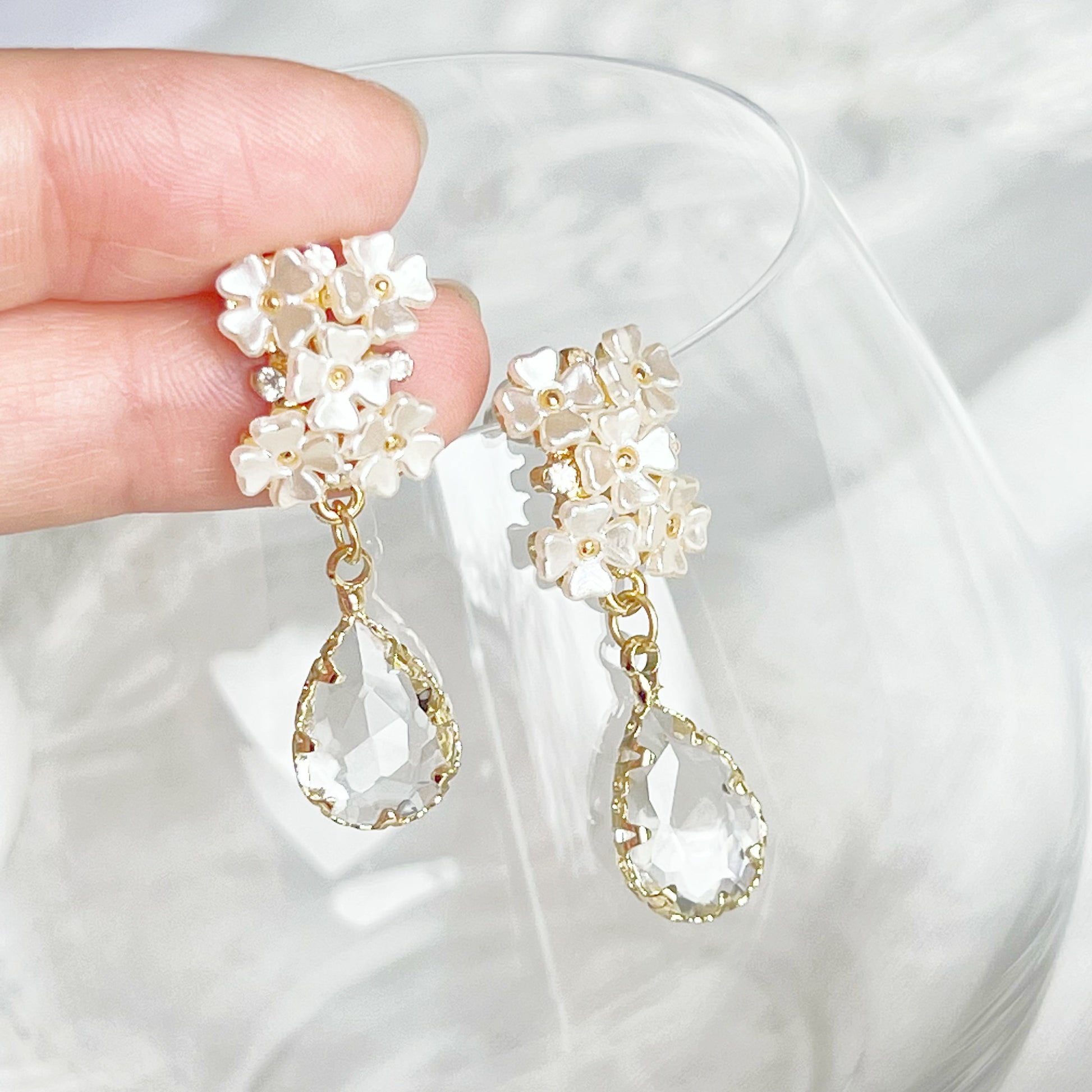 White Hydrangea Flower Crystal Drop Earrings-Ninaouity